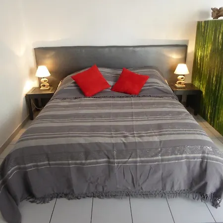 Les Arceaux Apartment